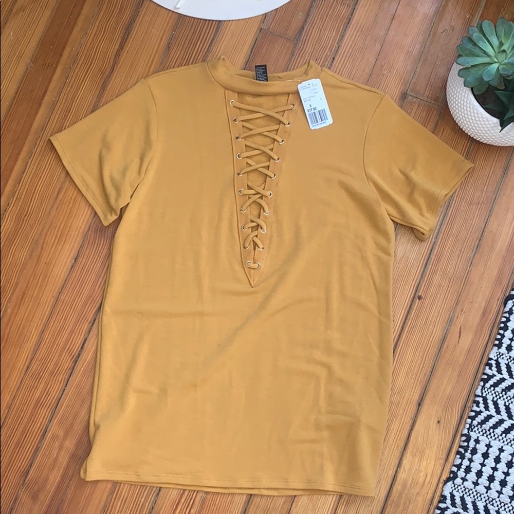 Casual fun T-shirt with deep v front